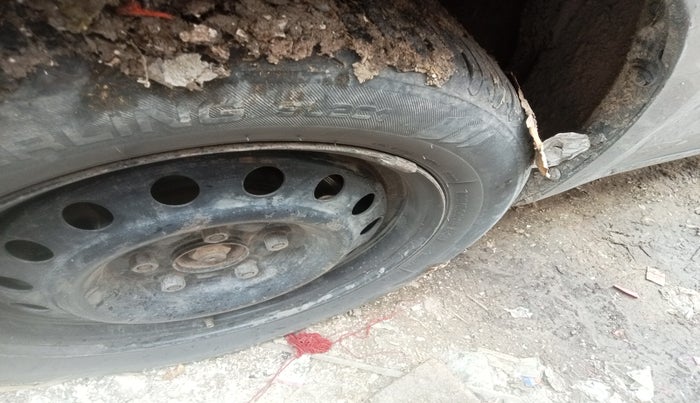 2015 Maruti Ertiga VXI, Petrol, Manual, 87,867 km, tyre