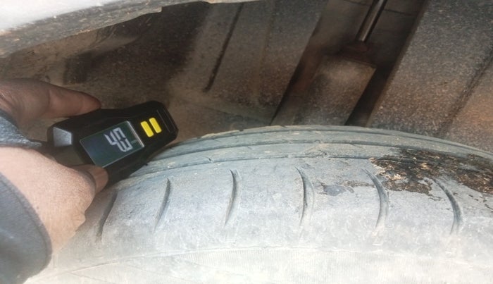 2015 Maruti Ertiga VXI, Petrol, Manual, 87,867 km, tyre