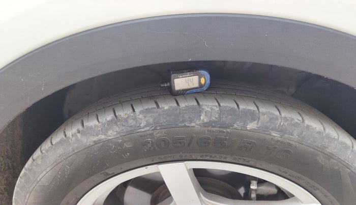 2017 Hyundai Creta SX PLUS 1.6 DIESEL, Diesel, Manual, 1,19,164 km, tyre