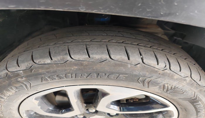 2025 Maruti Invicto ALPHA PLUS 7 STRONG HYBRID , Hybrid, Automatic, 22,707 km, tyre