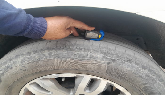 2016 Ford Endeavour TITANIUM 3.2 4X4 AT, Diesel, Automatic, 1,73,239 km, tyre