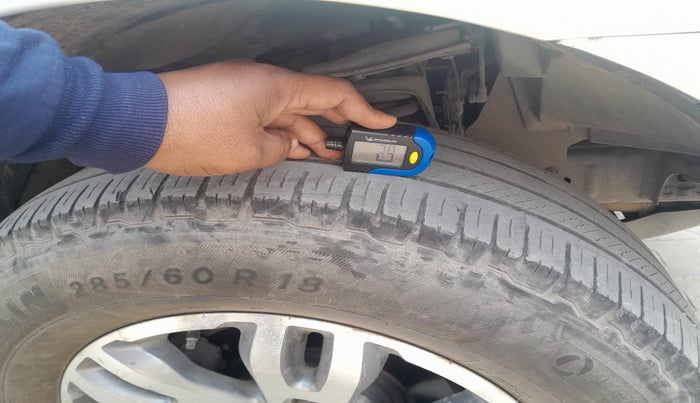 2016 Ford Endeavour TITANIUM 3.2 4X4 AT, Diesel, Automatic, 1,73,239 km, tyre