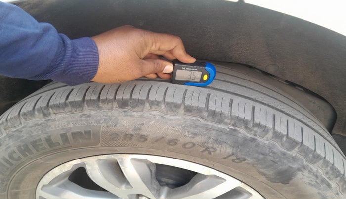 2016 Ford Endeavour TITANIUM 3.2 4X4 AT, Diesel, Automatic, 1,73,239 km, tyre