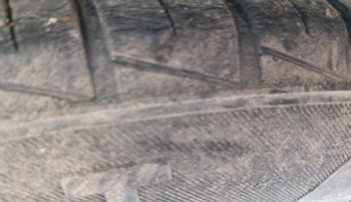 2013 Hyundai i20 MAGNA 1.2, Petrol, Manual, 70,288 km, tyre