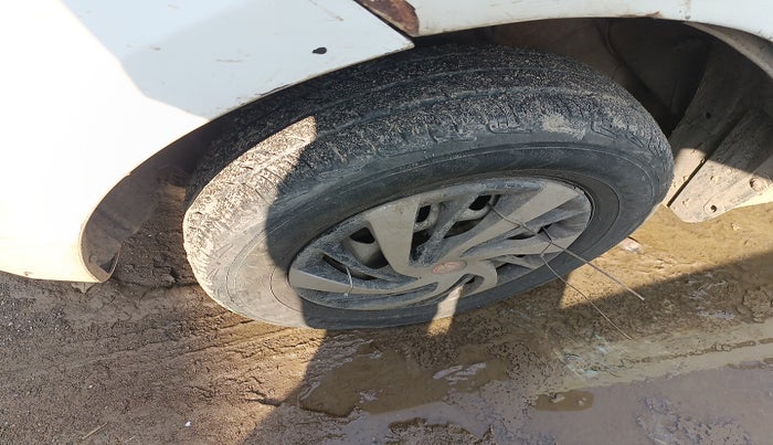 2010 Tata Indica Vista AQUA SAFIRE-90, Petrol, Manual, 1,18,392 km, tyre