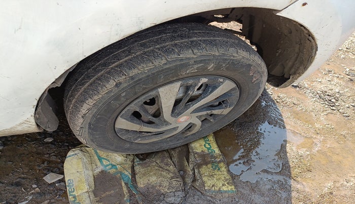 2010 Tata Indica Vista AQUA SAFIRE-90, Petrol, Manual, 1,18,392 km, tyre