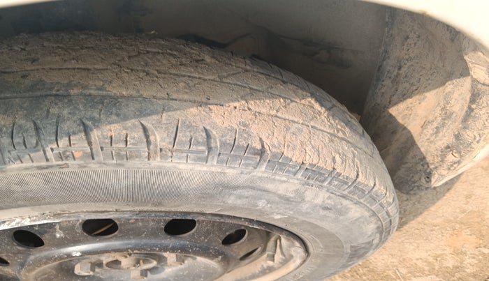 2011 Maruti Swift VXI, Petrol, Manual, 1,27,292 km, tyre