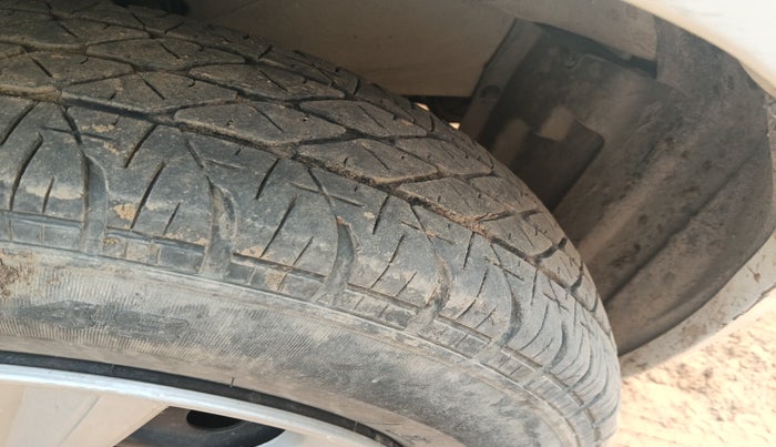 2011 Maruti Swift VXI, Petrol, Manual, 1,27,292 km, tyre