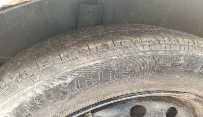 2011 Maruti Swift VXI, Petrol, Manual, 1,27,292 km, tyre