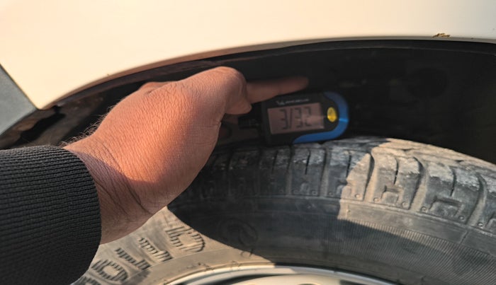 2017 Maruti Alto 800 LX, Petrol, Manual, 33,214 km, tyre