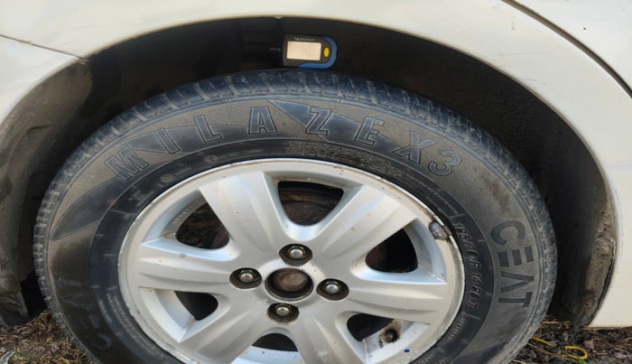 2011 Maruti Swift Dzire ZXI, Petrol, Manual, 1,02,525 km, tyre