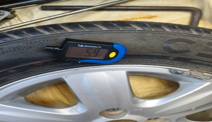 2011 Maruti Swift Dzire ZXI, Petrol, Manual, 1,02,525 km, tyre