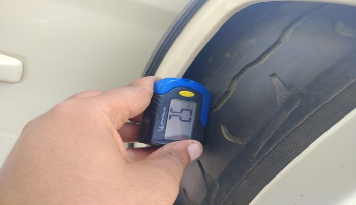 2018 Mahindra TUV300 T8, Diesel, Manual, 1,05,821 km, tyre