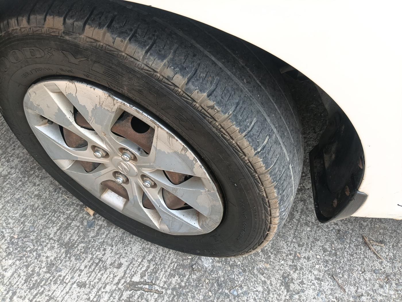 2015 Hyundai Xcent BASE 1.2, Petrol, Manual, 1,48,408 km, tyre