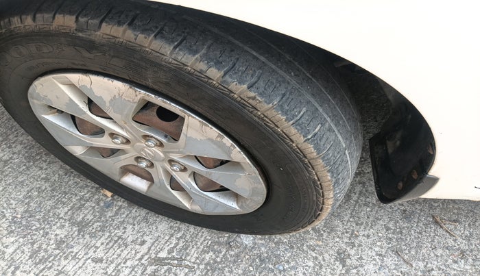 2015 Hyundai Xcent BASE 1.2, Petrol, Manual, 1,48,408 km, tyre