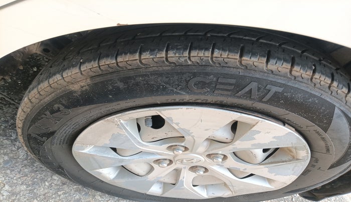 2015 Hyundai Xcent BASE 1.2, Petrol, Manual, 1,48,408 km, tyre
