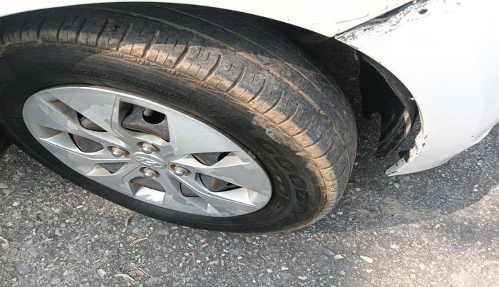 2015 Hyundai Xcent BASE 1.2, Petrol, Manual, 1,48,408 km, tyre