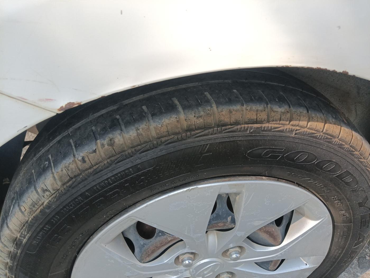 2015 Hyundai Xcent BASE 1.2, Petrol, Manual, 1,48,408 km, tyre