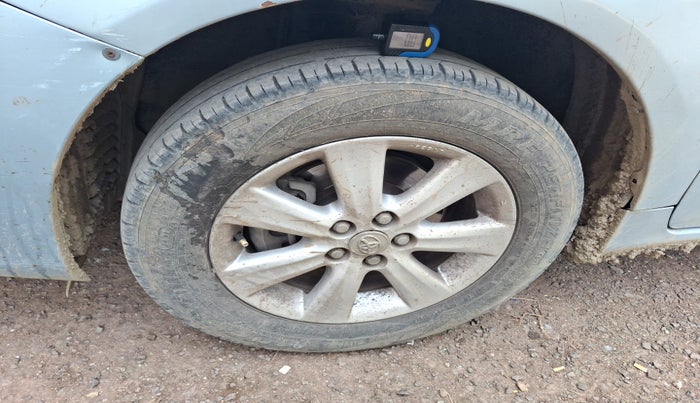 2010 Toyota Corolla Altis G DIESEL, Diesel, Manual, 1,77,171 km, tyre