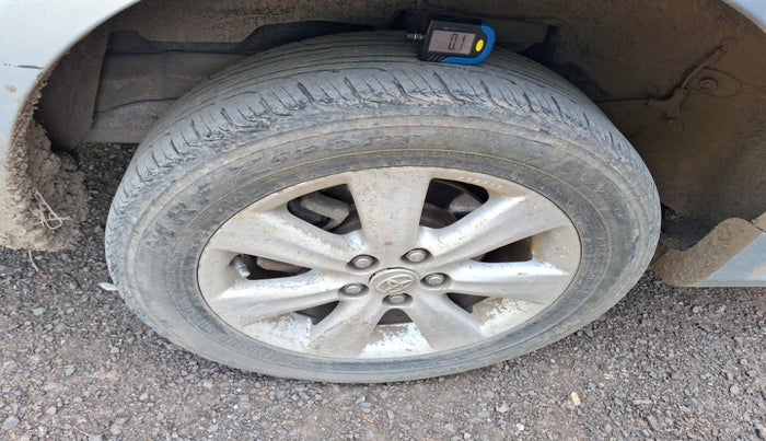 2010 Toyota Corolla Altis G DIESEL, Diesel, Manual, 1,77,171 km, tyre