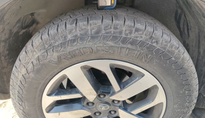 2020 Tata Harrier XZA PLUS 2.0L, Diesel, Automatic, 1,33,691 km, tyre