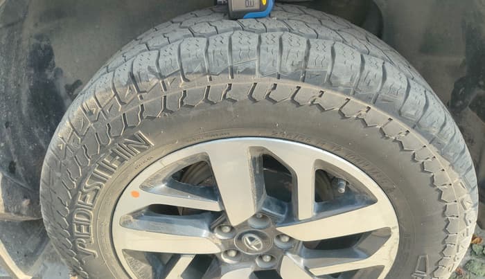 2020 Tata Harrier XZA PLUS 2.0L, Diesel, Automatic, 1,33,691 km, tyre