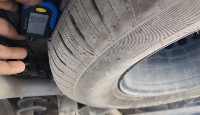 2020 Tata Harrier XZA PLUS 2.0L, Diesel, Automatic, 1,33,691 km, tyre