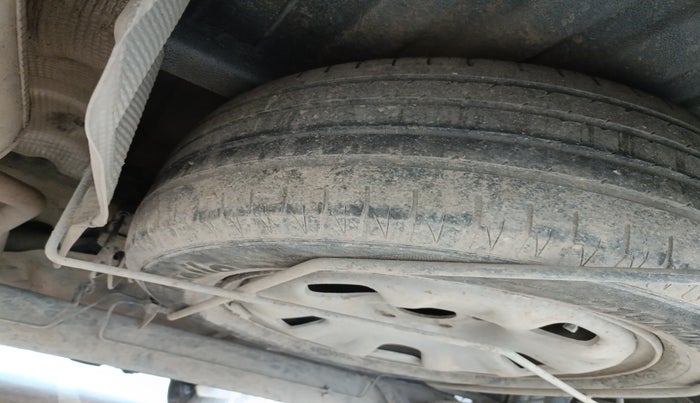 2015 Renault Duster 85 PS RXL DIESEL, Diesel, Manual, 1,44,637 km, tyre