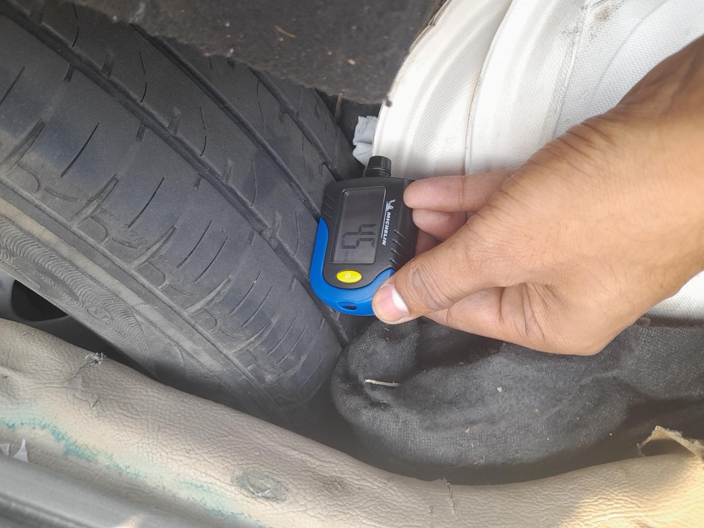 2018 Tata Tiago XE PETROL, CNG, Manual, 1,53,000 km, tyre