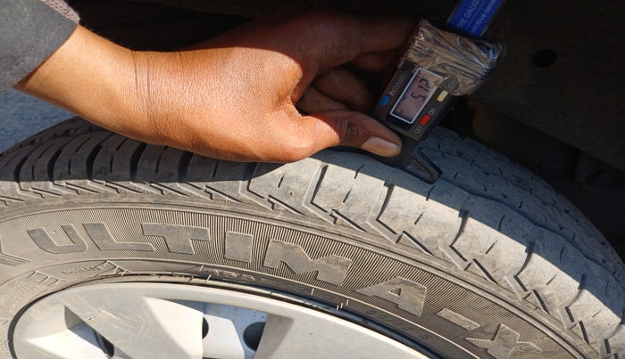 2024 Maruti Eeco 5 STR AC CNG, Petrol, Manual, 16,817 km, tyre