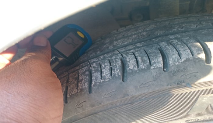 2015 Skoda Rapid 1.5 TDI CR ELEGANCE PLUS AT, Diesel, Automatic, 63,730 km, tyre