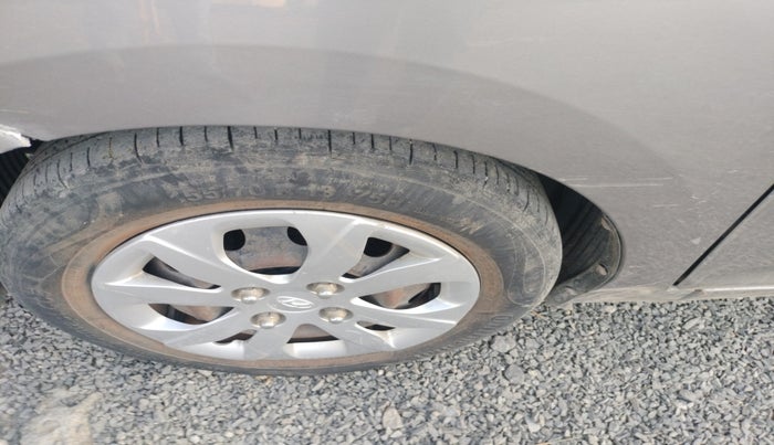 2014 Hyundai Eon MAGNA + LPG, Petrol, Manual, 55,555 km, tyre