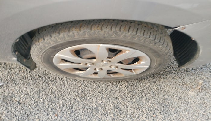 2014 Hyundai Eon MAGNA + LPG, Petrol, Manual, 55,555 km, tyre