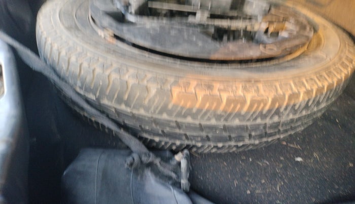 2014 Hyundai Eon MAGNA + LPG, Petrol, Manual, 55,555 km, tyre