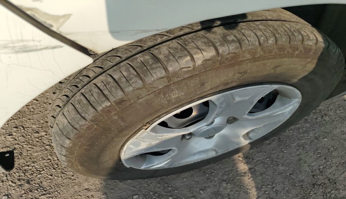 2016 Ford Ecosport TREND 1.5L DIESEL, Diesel, Manual, 1,46,943 km, tyre