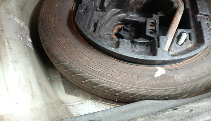 2011 Skoda Fabia ELEGANCE 1.2 MPI, Petrol, Manual, 91,968 km, tyre