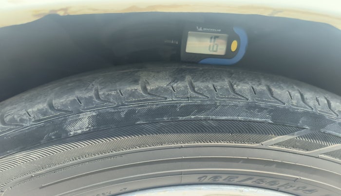 2012 Ford Figo TITANIUM 1.4 DIESEL, Diesel, Manual, 1,02,426 km, tyre