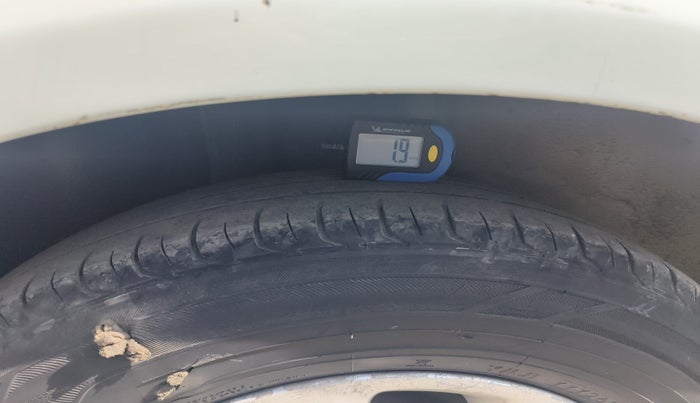 2012 Ford Figo TITANIUM 1.4 DIESEL, Diesel, Manual, 1,02,426 km, tyre