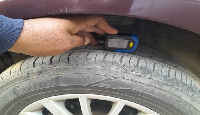 2010 Fiat Linea EMOTION 1.4, Petrol, Manual, 99,999 km, tyre