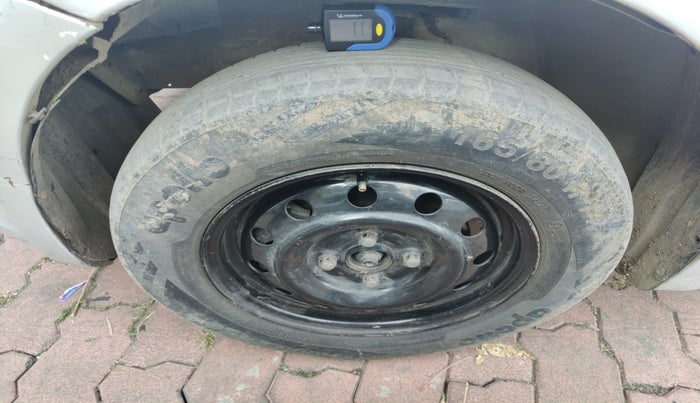 2011 Maruti Swift Dzire LXI, Petrol, Manual, 1,19,769 km, tyre