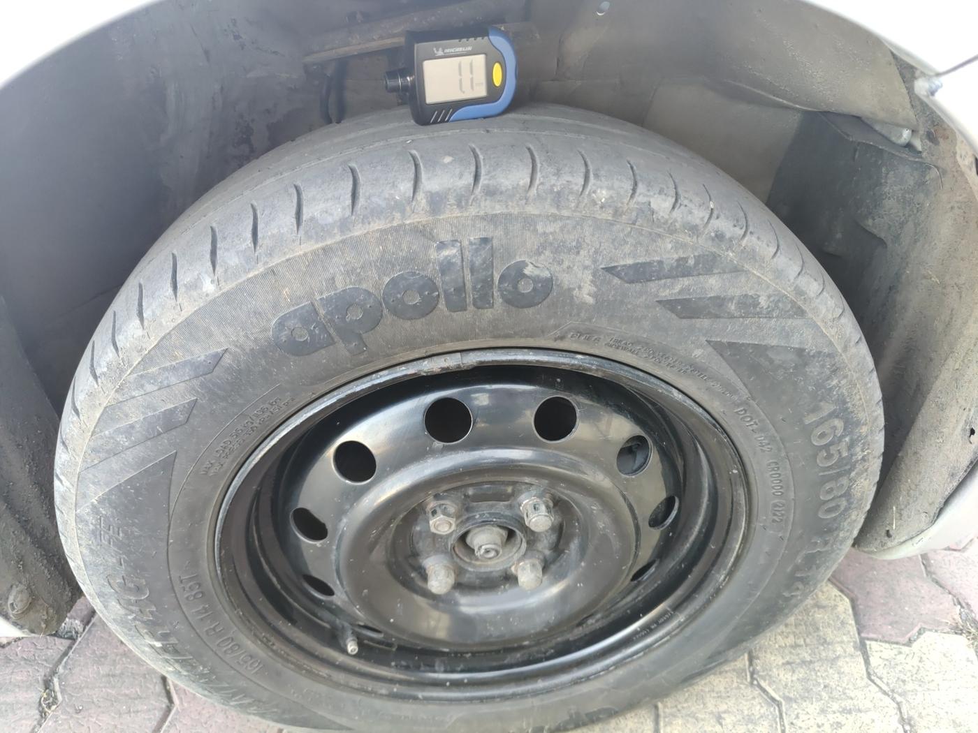 2011 Maruti Swift Dzire LXI, Petrol, Manual, 1,19,769 km, tyre