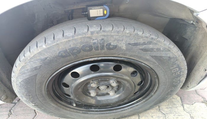 2011 Maruti Swift Dzire LXI, Petrol, Manual, 1,19,769 km, tyre