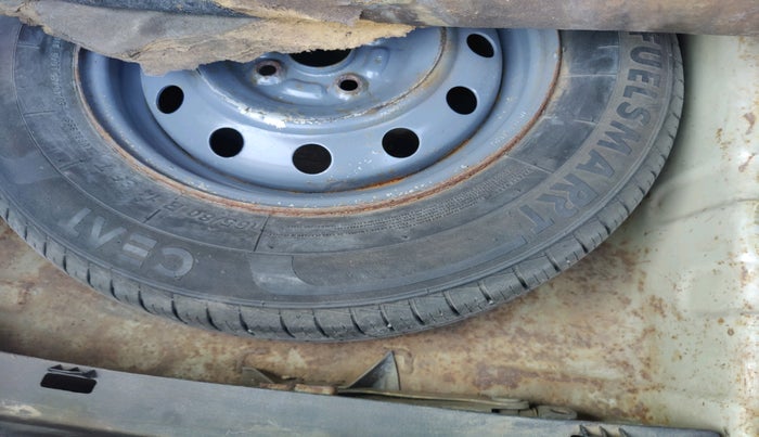 2011 Maruti Swift Dzire LXI, Petrol, Manual, 1,19,769 km, tyre