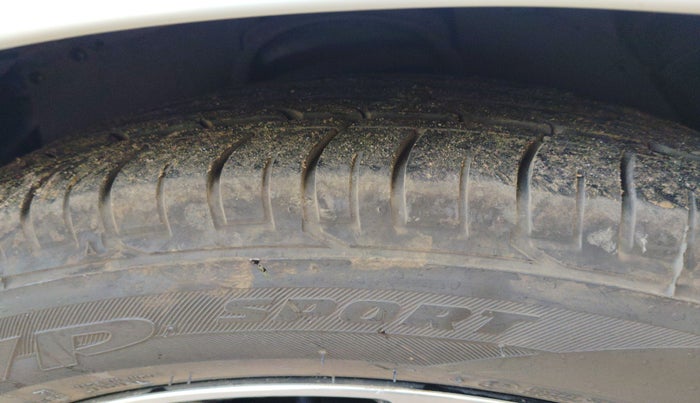 2022 Toyota Innova Crysta 2.7 ZX AT 7 STR, Petrol, Automatic, 65,647 km, tyre