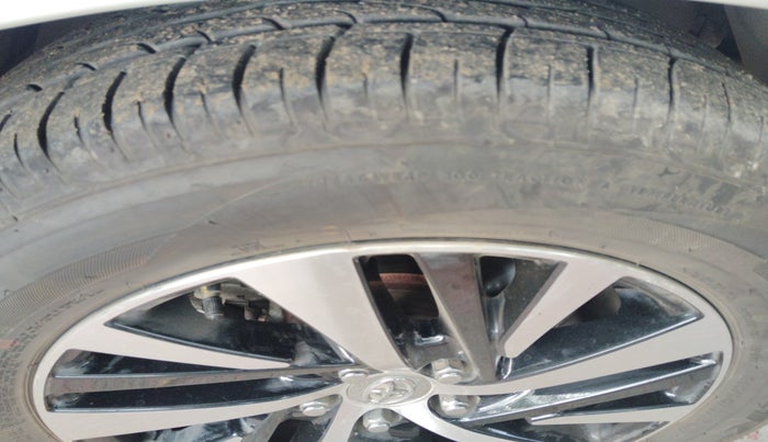 2022 Toyota Innova Crysta 2.7 ZX AT 7 STR, Petrol, Automatic, 65,647 km, tyre