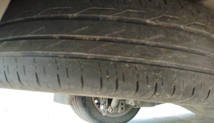 2022 Toyota Innova Crysta 2.7 ZX AT 7 STR, Petrol, Automatic, 65,647 km, tyre