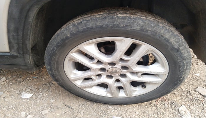 2017 Jeep Compass LIMITED 2.0 DIESEL, Diesel, Manual, 1,00,472 km, tyre