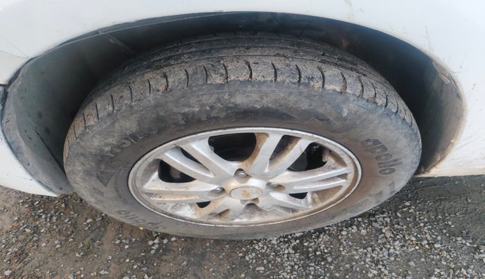 2014 Chevrolet Sail 1.2 LT ABS, Petrol, Manual, 1,04,088 km, tyre