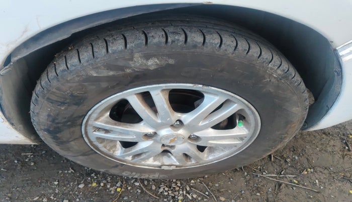 2014 Chevrolet Sail 1.2 LT ABS, Petrol, Manual, 1,04,088 km, tyre