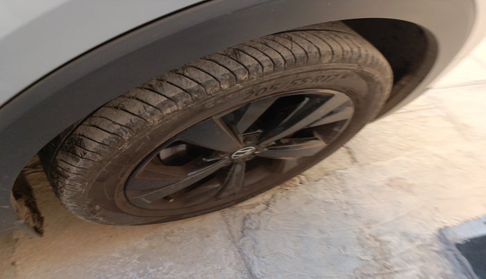 2024 Volkswagen TAIGUN  GT PLUS 1.5 TSI MT, Petrol, Manual, 31,160 km, tyre